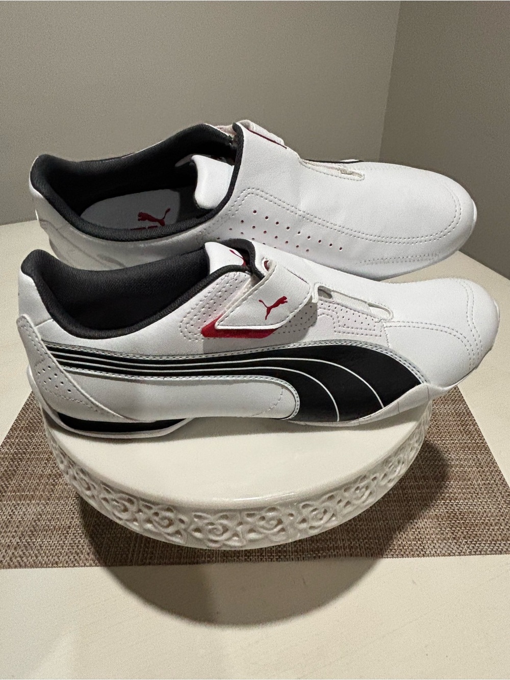NWOT Puma Redon Move sneakers in gleaming white with black stripe. Men 9. Sharp!